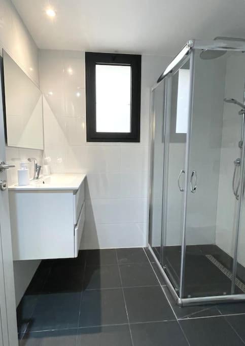 Coral 1br דירה